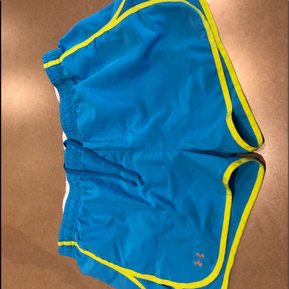 Under Armour Size Large shorts